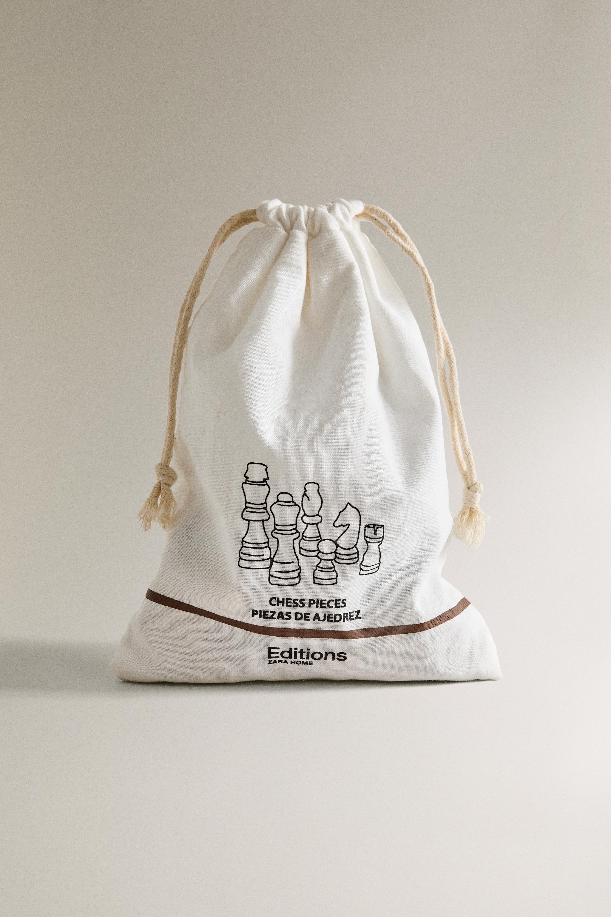 SET OF CHESS PIECES (SET OF 32)